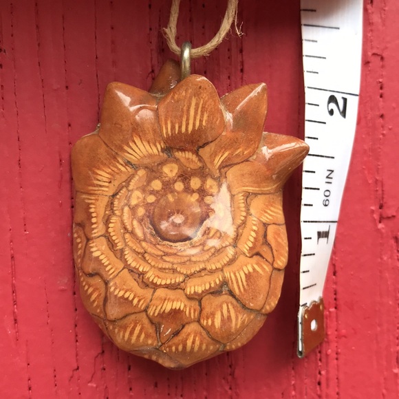 Beautiful handmade pine cone pendant. Hand sanded and made with care - Picture 4 of 6